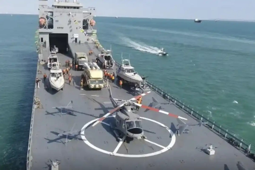 Shahid Mahdavi Iranian Warship (B)